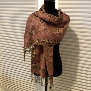 Women’s Paisley Scarf With Fringe